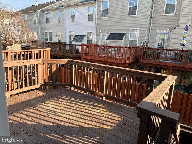 Building Photo - 5925 Kirkcaldy Ln