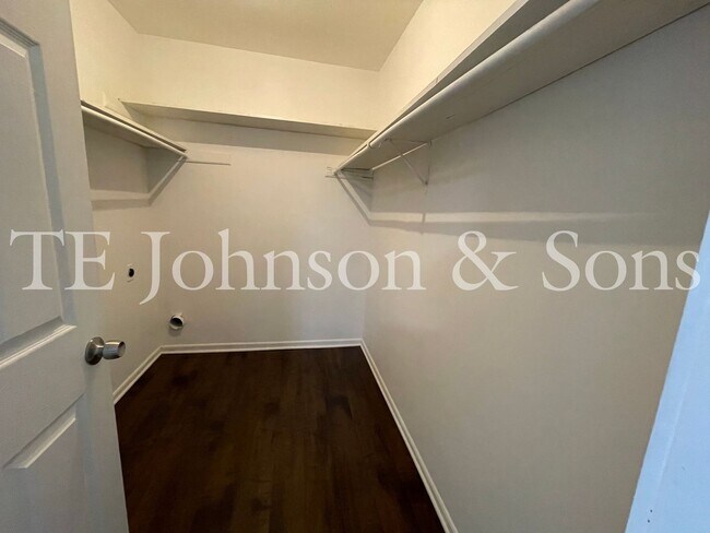 Building Photo - Newly Renovated 1 Bedroom Near Easton Park!