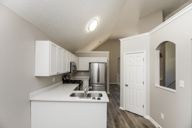 Building Photo - 2740 Owens Dr