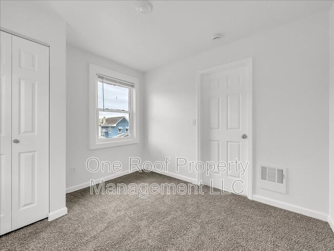 Building Photo - 324 N Hardesty