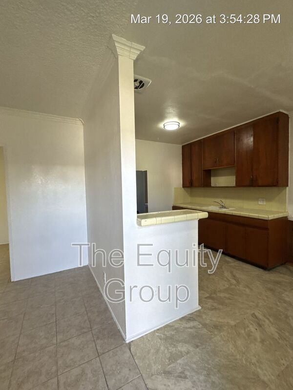 Building Photo - 570 S Richmond Ave