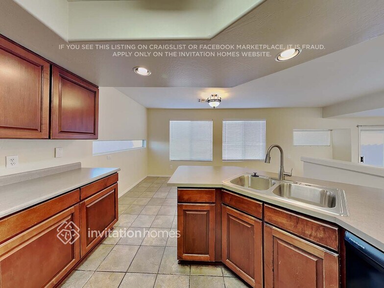 Building Photo - 9728 W Sunnyslope Ln