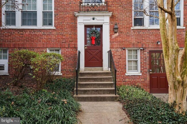 Building Photo - 1758 N Rhodes St