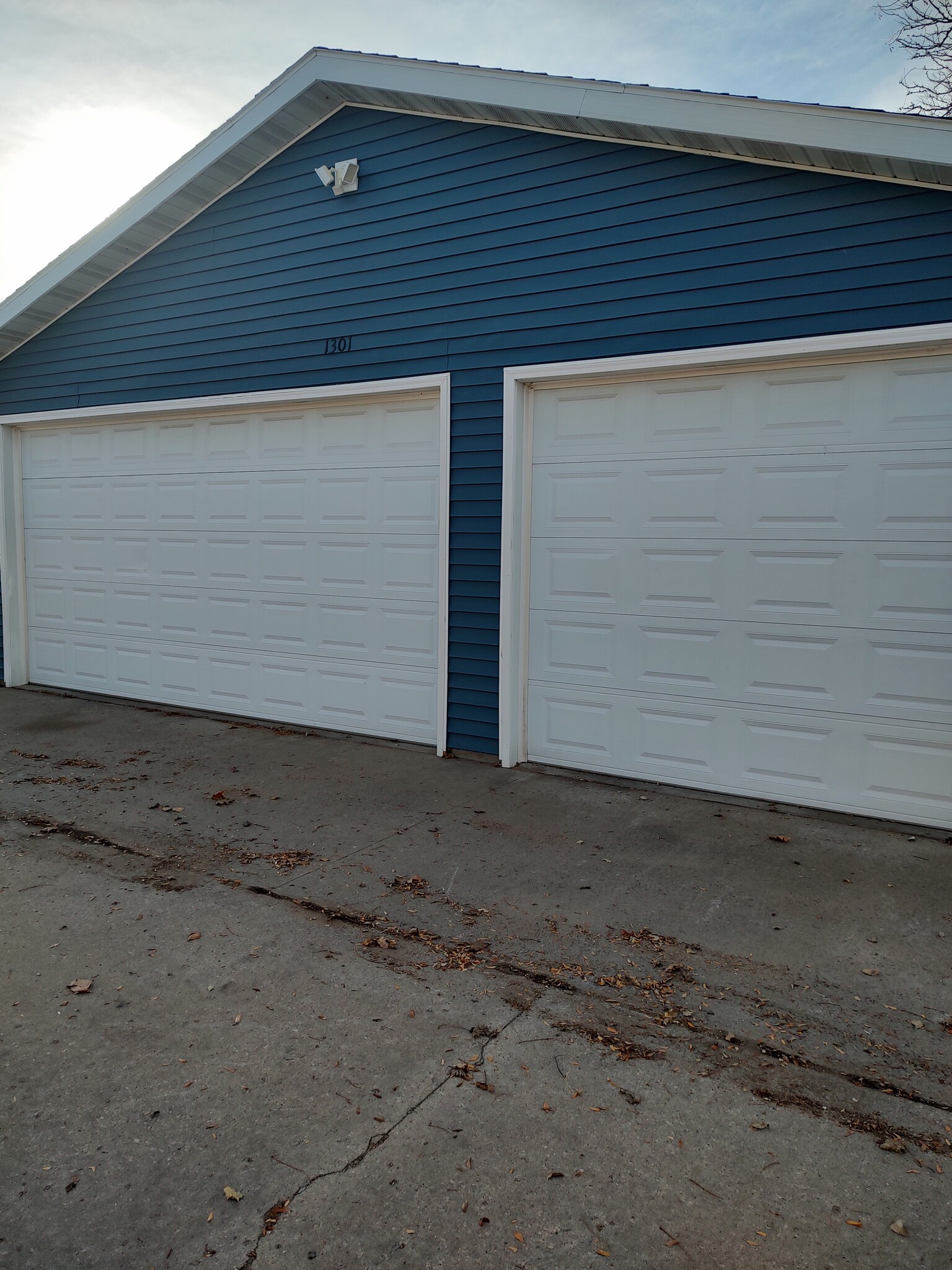 3-car garage (alley) - 1301 20th St S