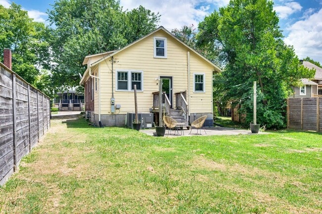 Building Photo - Walk to Hillsboro Village – 24th Ave S Gem!