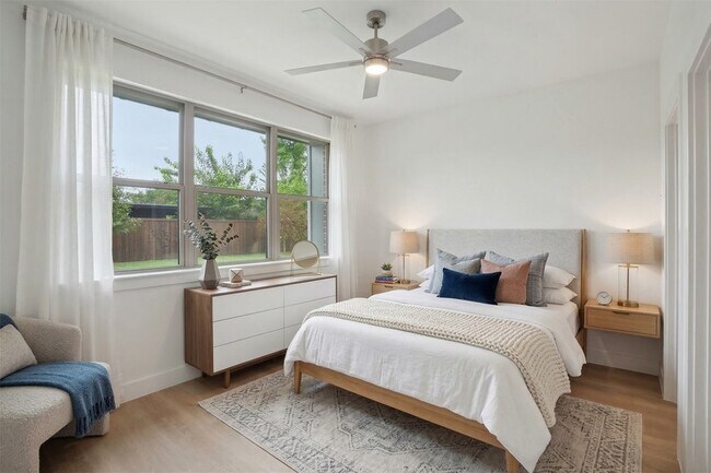 Building Photo - 13351 Goodland St