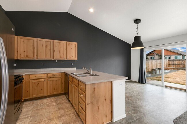 Building Photo - Fantastic Loveland Location with 5 Bedrooms, 3 Bathrooms, 2-Car Garage, and Finished Basement!