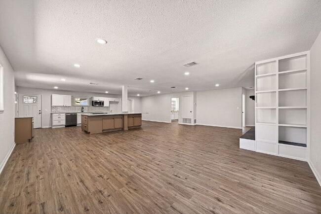 Building Photo - 192 Oriole Dr