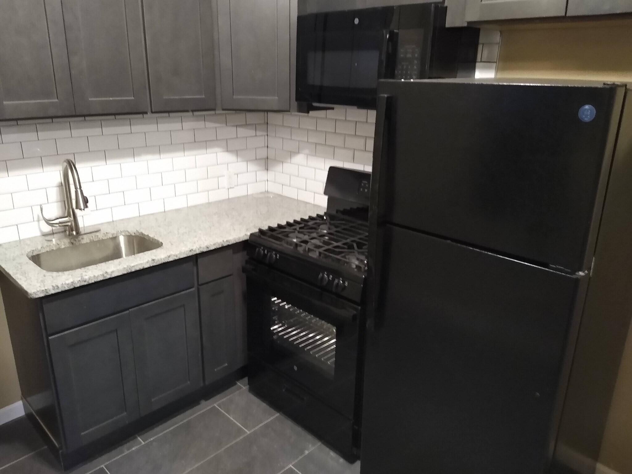 Building Photo - 2054 Ann St