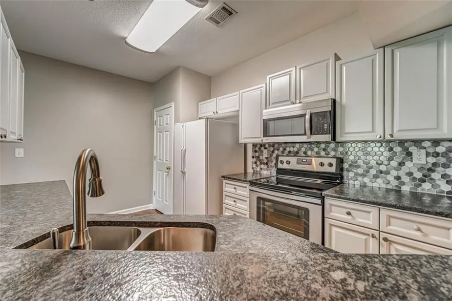 Building Photo - 534 Sandringham Dr