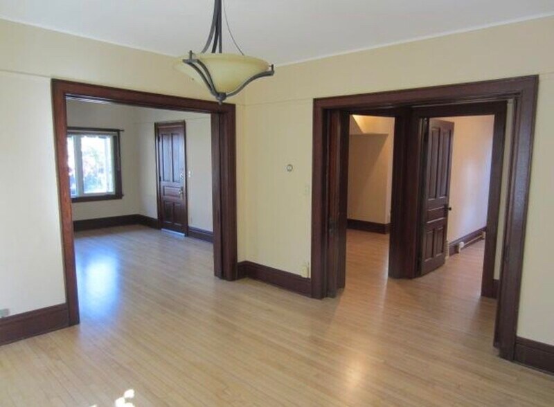 Building Photo - 521 Maple Ave