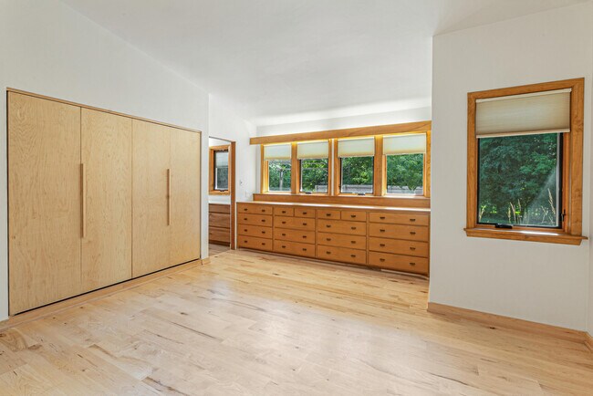 Building Photo - 9200 N Tennyson Dr