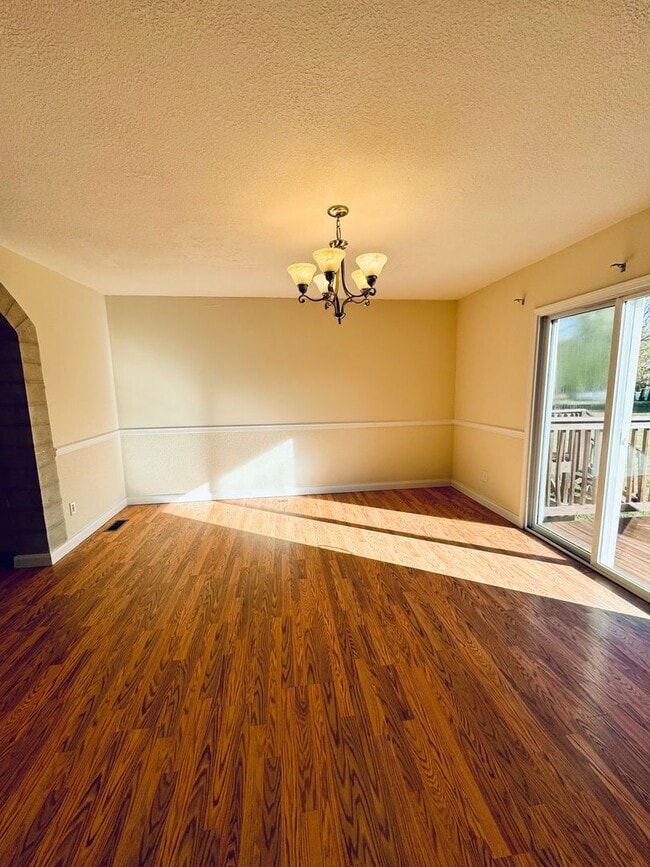 Building Photo - Duplex for Rent in TA school District