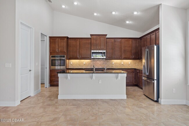 Building Photo - 663 S Lake Dr