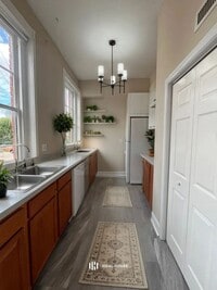 Building Photo - 228 W Broad St