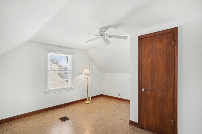 Building Photo - 995 Swain Ave