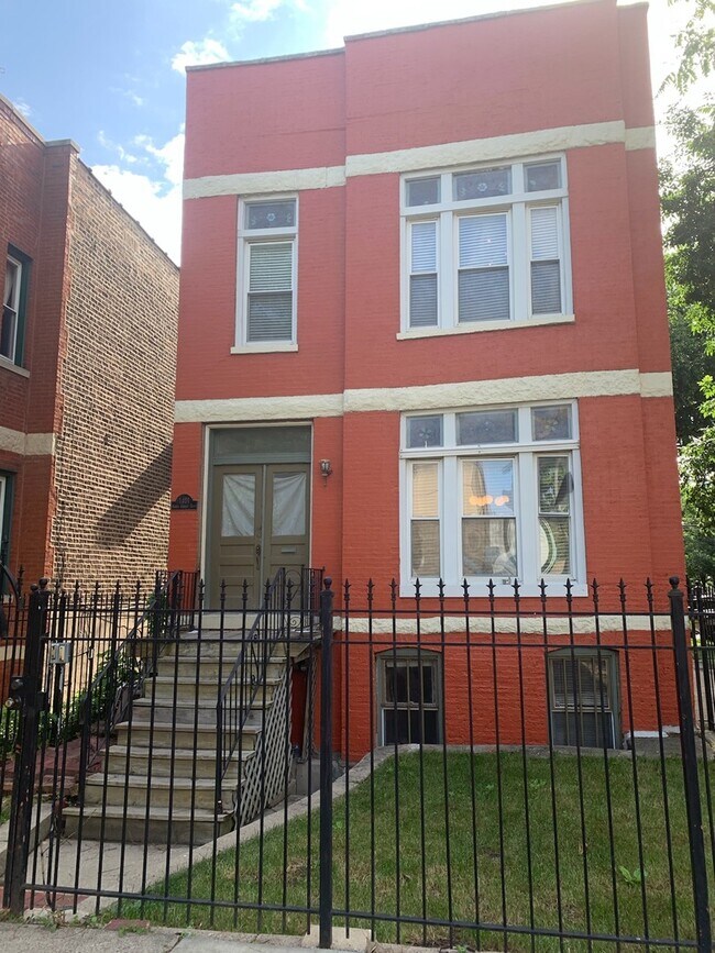 Primary Photo - 1401 N Oakley Blvd