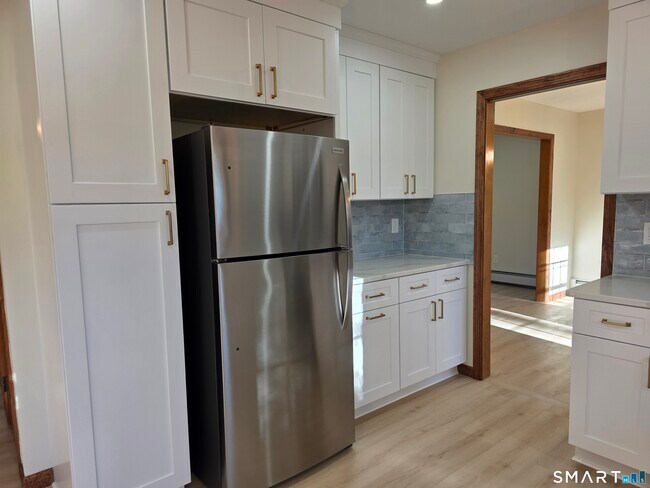 Building Photo - 29 Brook Pine Dr