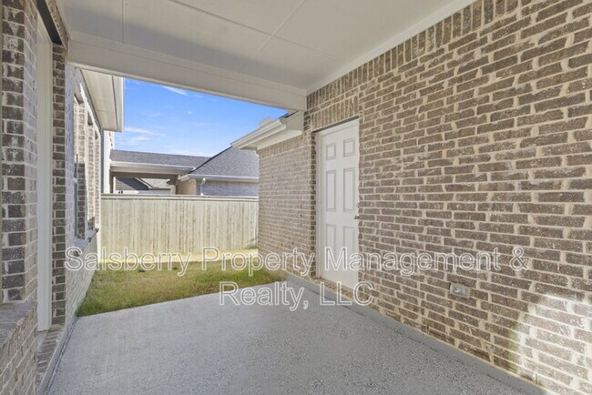 Building Photo - 2021 Daniel Dr