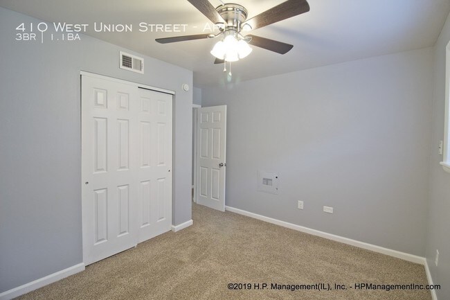 Building Photo - Woodcrest Three Bedroom First Floor