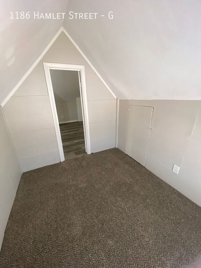 Building Photo - 1186 Hamlet St