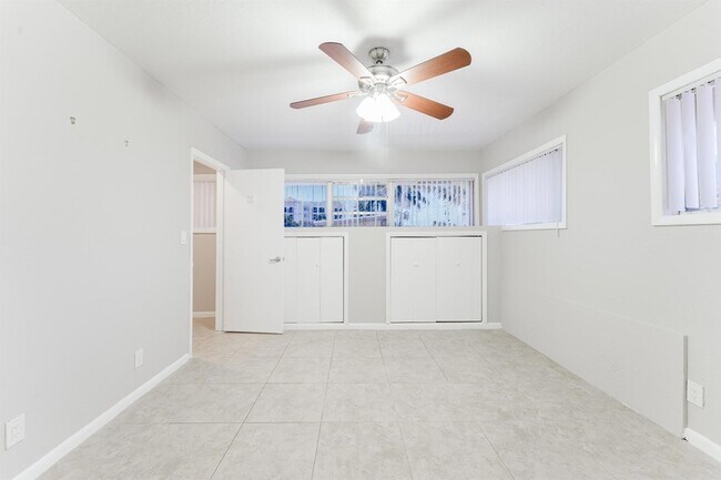 Building Photo - 831 E Palmetto Park Rd