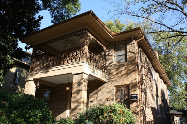 Building Photo - Large 3 bedroom upstairs duplex!