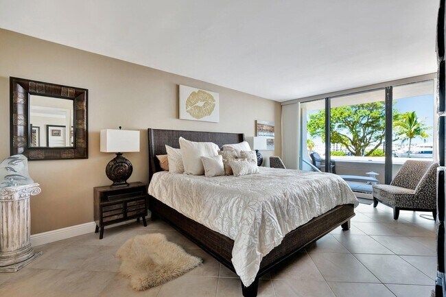 Building Photo - 134 Lakeshore Dr