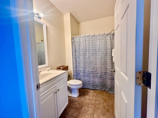 Building Photo - 505 Wickham Dr