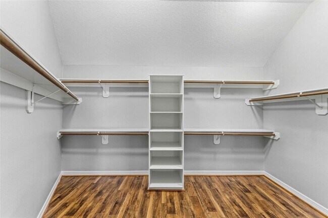 Building Photo - 1332 Fairview St