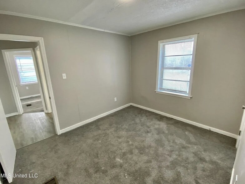 Building Photo - 4121 California Ave