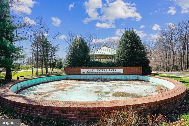 Building Photo - 300 Hilltop Ln