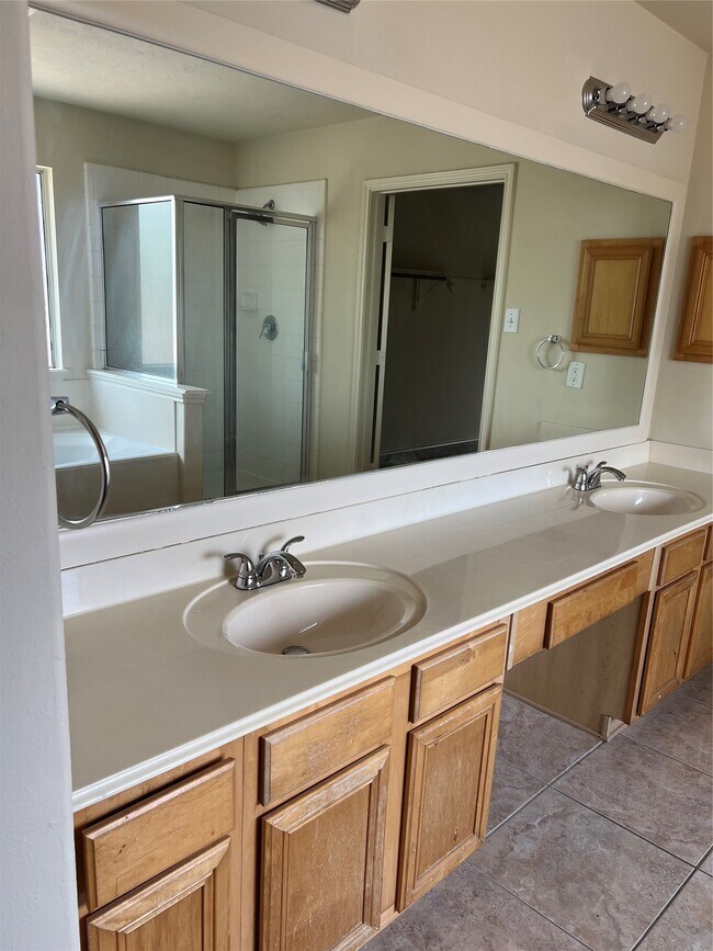 Building Photo - 13815 Fort Nelson Dr