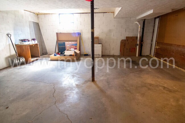 Building Photo - 6711 S 75th Ave