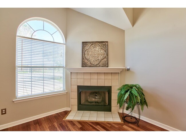 Building Photo - 1330 Pawnee Pointe Ct
