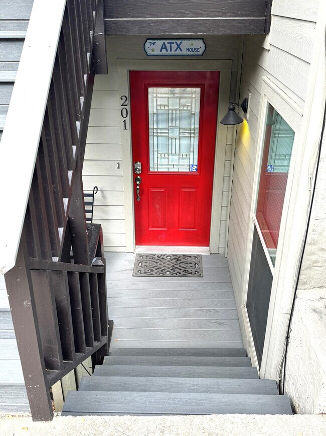 Building Photo - 1206 Hollow Creek Dr