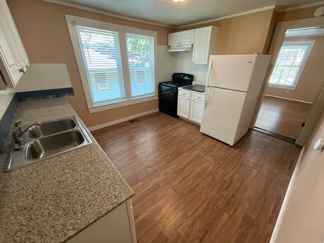 Building Photo - 4 Bedroom Home available in High Point!