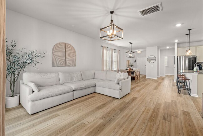 Building Photo - Modern Moncks Corner Home!
