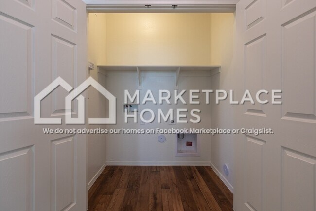 Building Photo - 5309 S 18th Pl