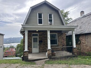 Building Photo - Charming 2-Bedroom Home in Ambridge – Convenient Location!