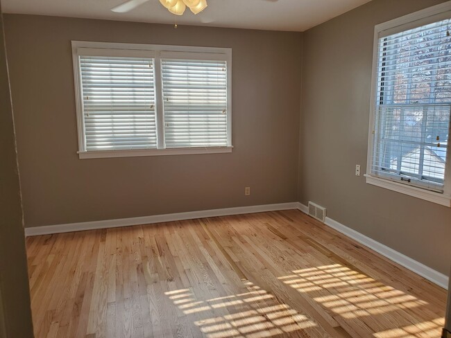 Building Photo - Gorgeous home near Westboro park.