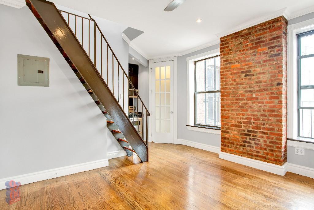 Building Photo - 234 Mott St