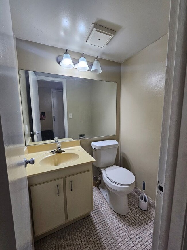 Building Photo - 1 Bed/1.5 Bath