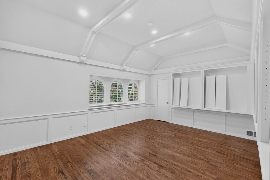 Building Photo - 6911 Gateridge Dr