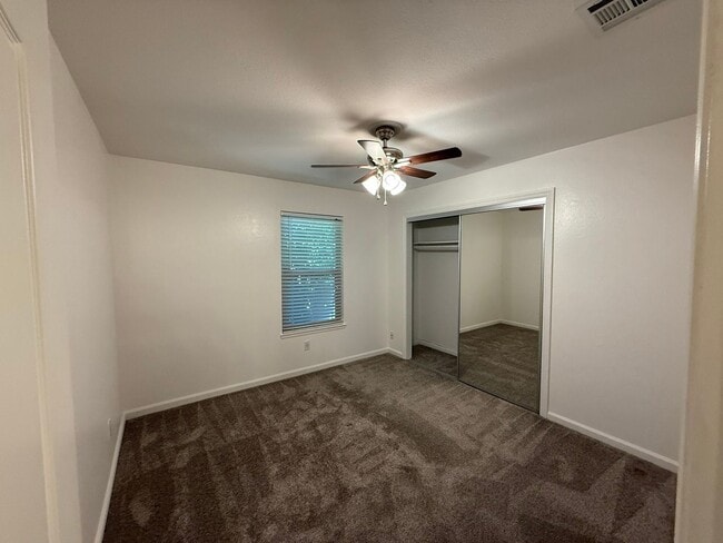 Building Photo - Single story 3 bedroom with attached Garage!