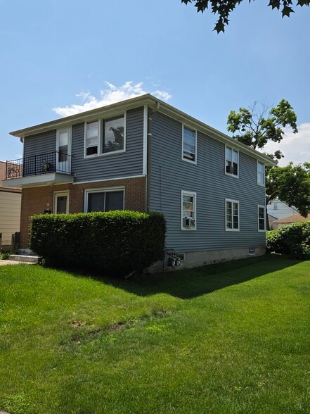 Building Photo - 453 S 72nd St