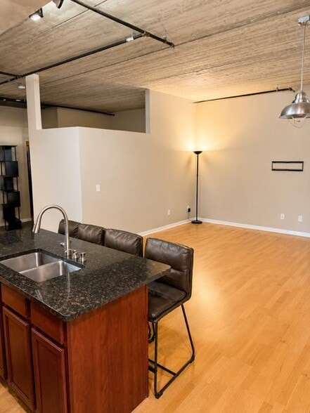 Building Photo - 66 Winder St