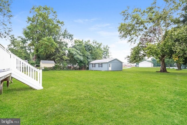 Building Photo - 227 Delview Ln