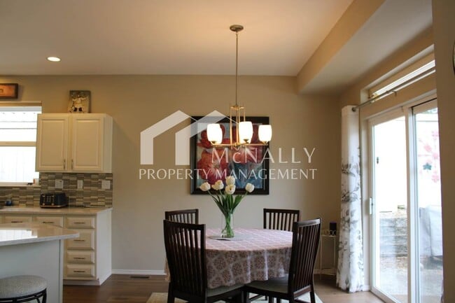Building Photo - 1114 Garden Cir