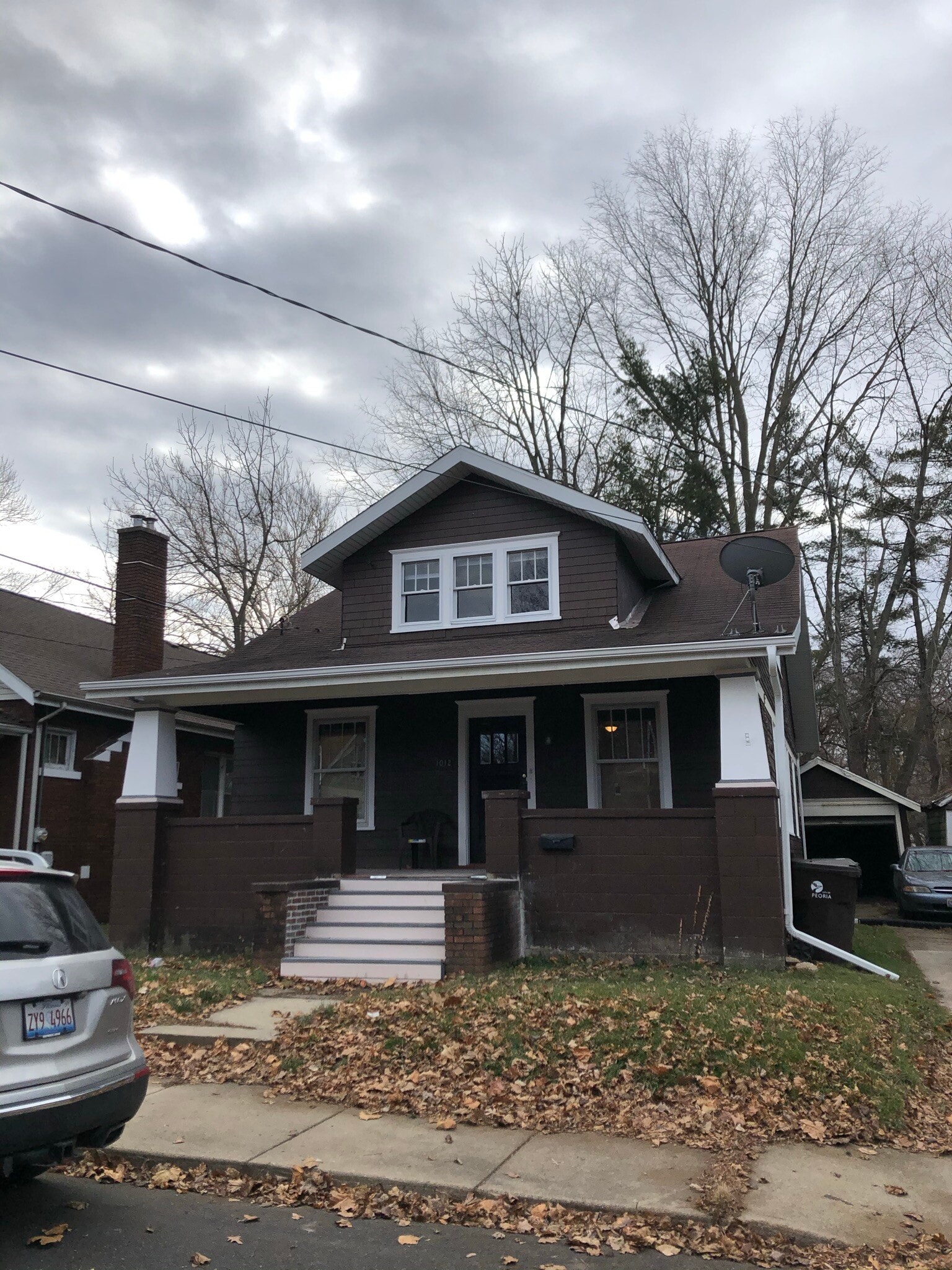 Vintage bungalow duplex - 1012 W Armstrong Ave